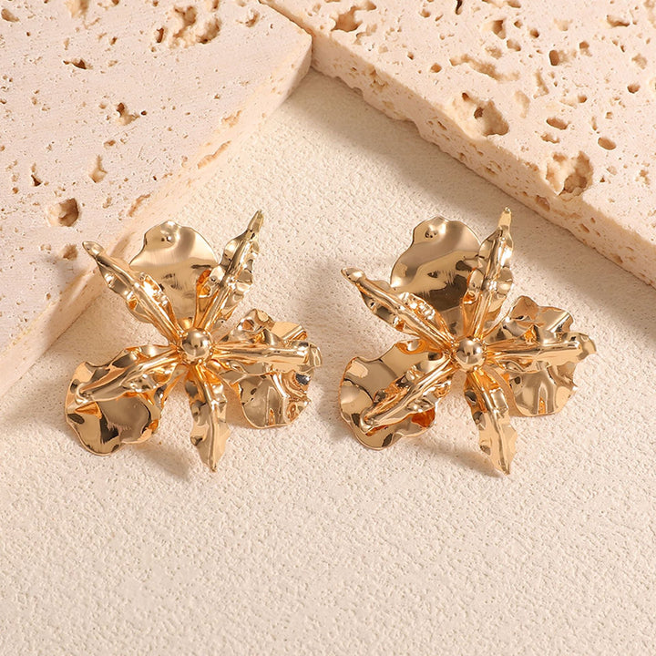 Women’s earrings in artistic flower design Nin Boutique