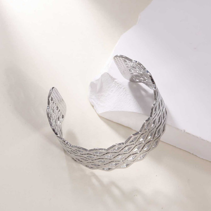 Women's Open Bangle with Elegant Wave Design Nin Boutique