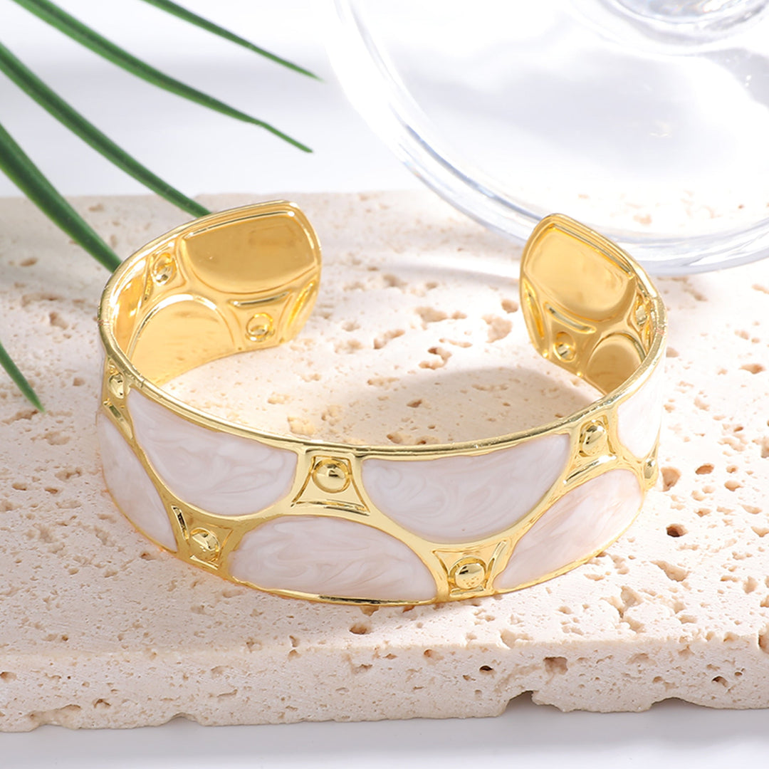 Ladies' bracelet with intricate design Nin Boutique