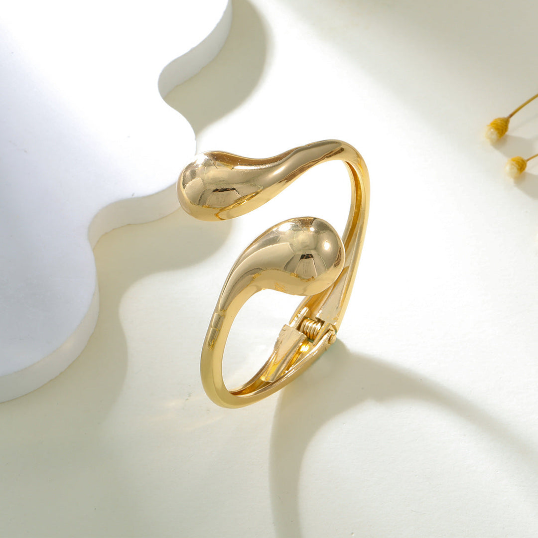 Women's arm cuff in modern, sculptural gold design Nin Boutique