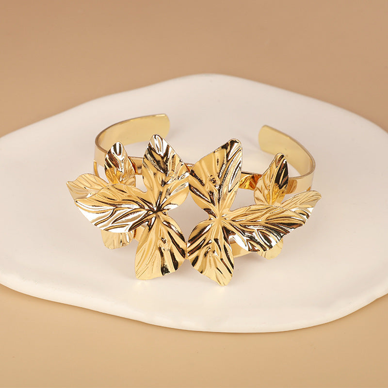 Ladies elegant bracelet with artistic floral design Nin Boutique