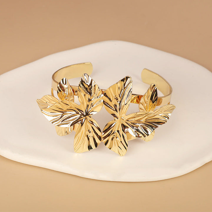 Ladies elegant bracelet with artistic floral design Nin Boutique