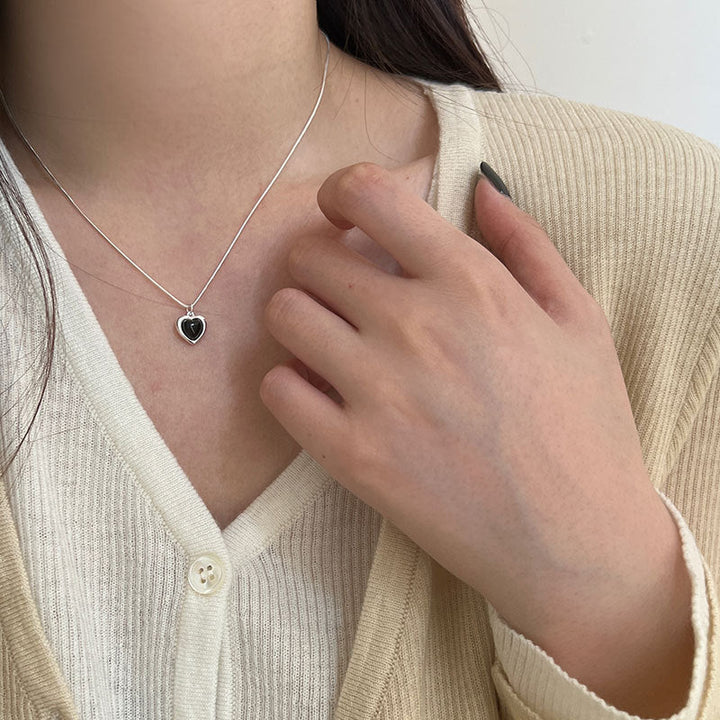 Women's necklace with heart-shaped pendant made of black onyx and fine silver Nin Boutique