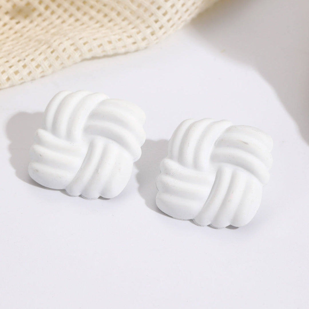 Women’s earrings in creative knot design Nin Boutique