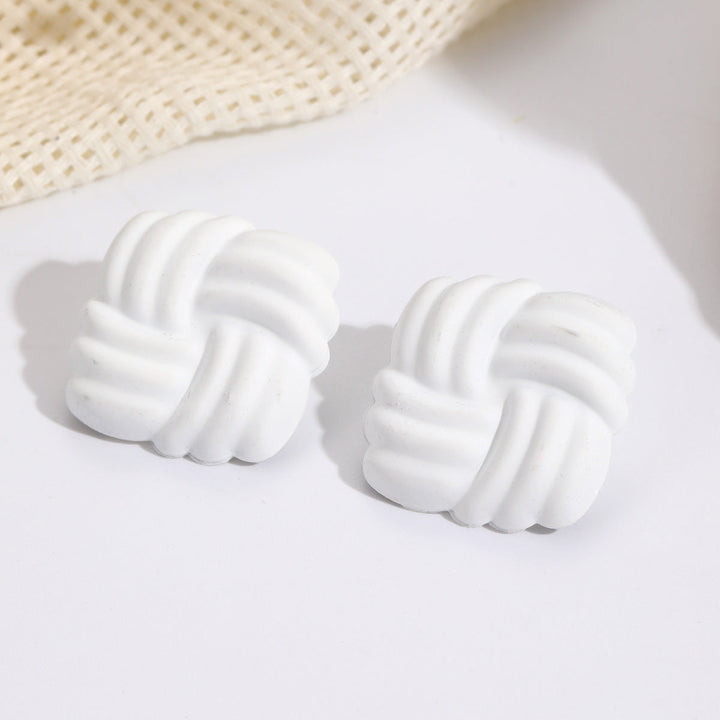 Women’s earrings in creative knot design Nin Boutique