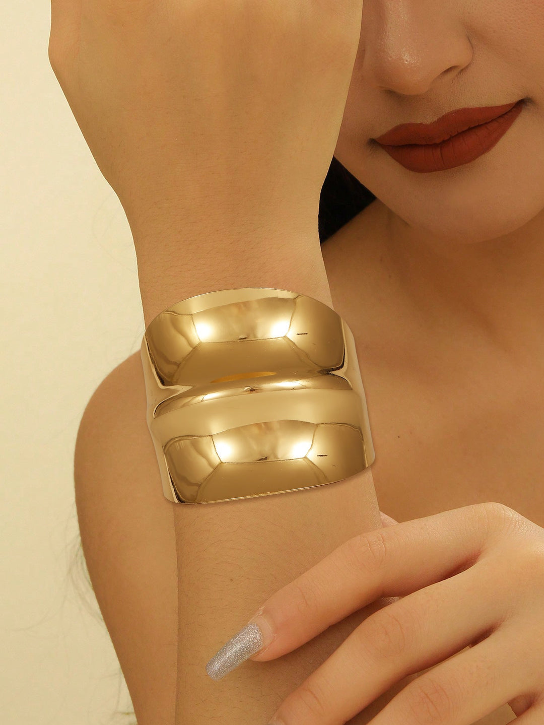 Women's cuff bracelet in artistic, structured design Nin Boutique