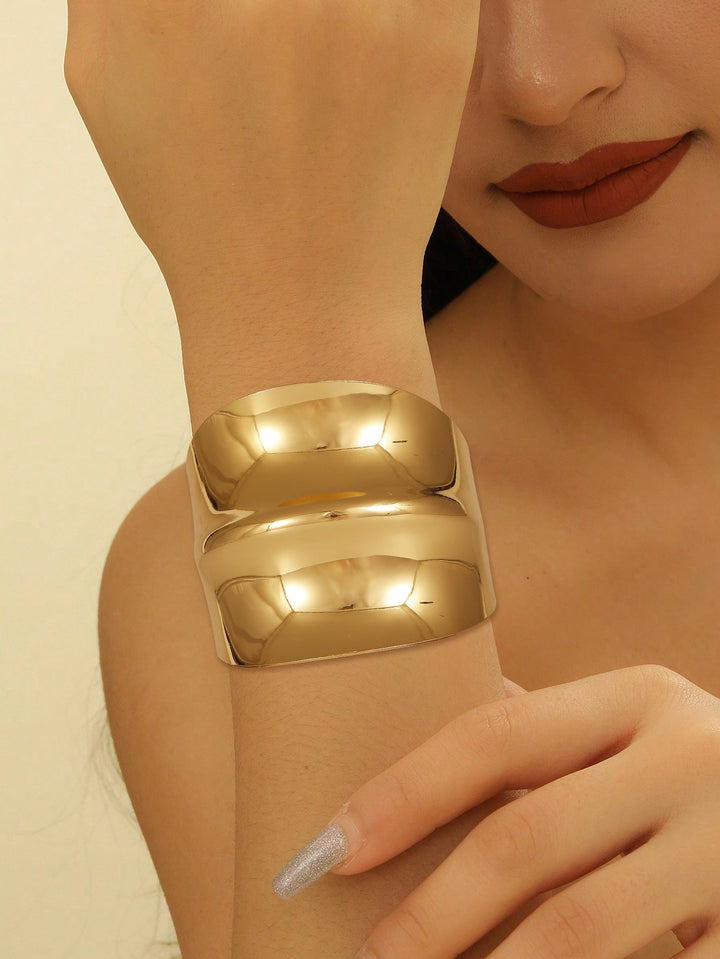 Women's cuff bracelet in artistic, structured design Nin Boutique