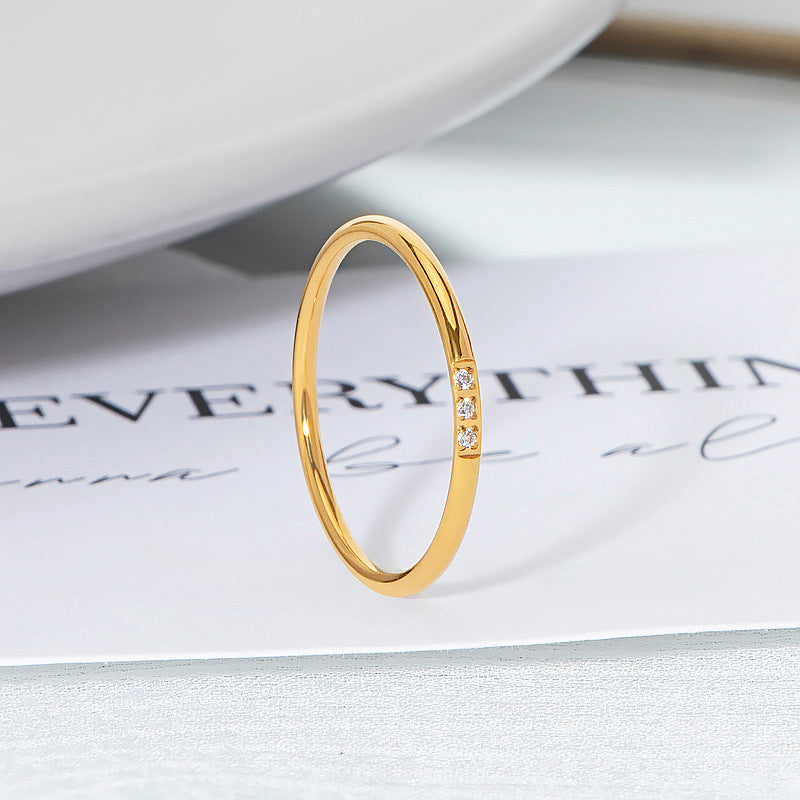 Women's simple ring with sparkling zirconia details Nin Boutique