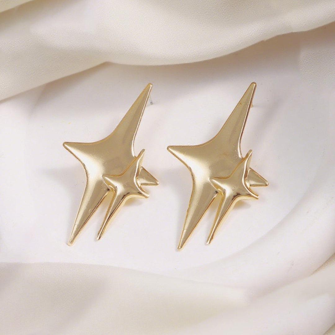 Ladies earrings in modern star design Nin Boutique