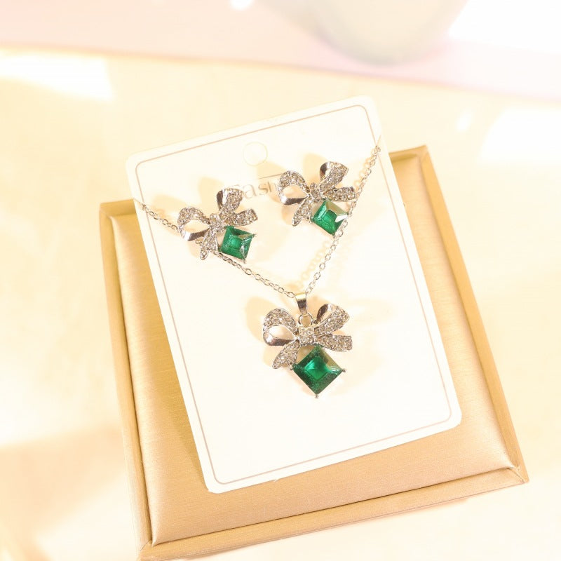 Women's vintage bow cocktail ring with square-cut gemstone simulant and pavé crystal accents Nin Boutique