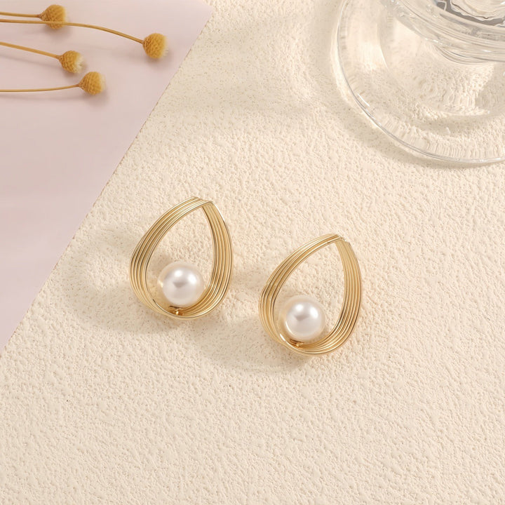 Women's earrings with elegant pearl and geometric shape Nin Boutique