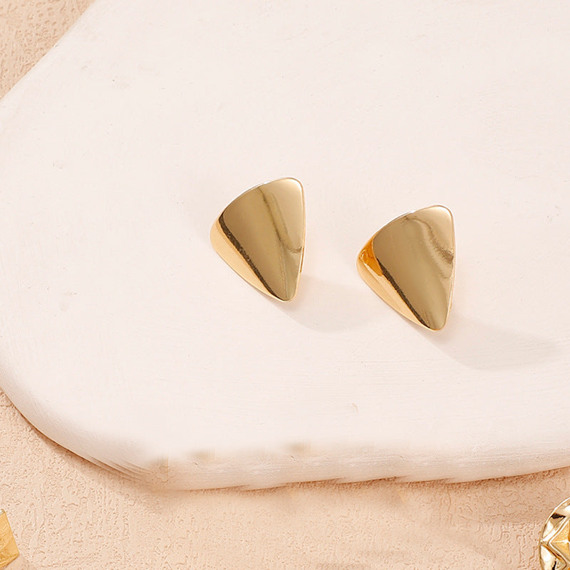 Women's earrings with modern, geometric triangle design Nin Boutique