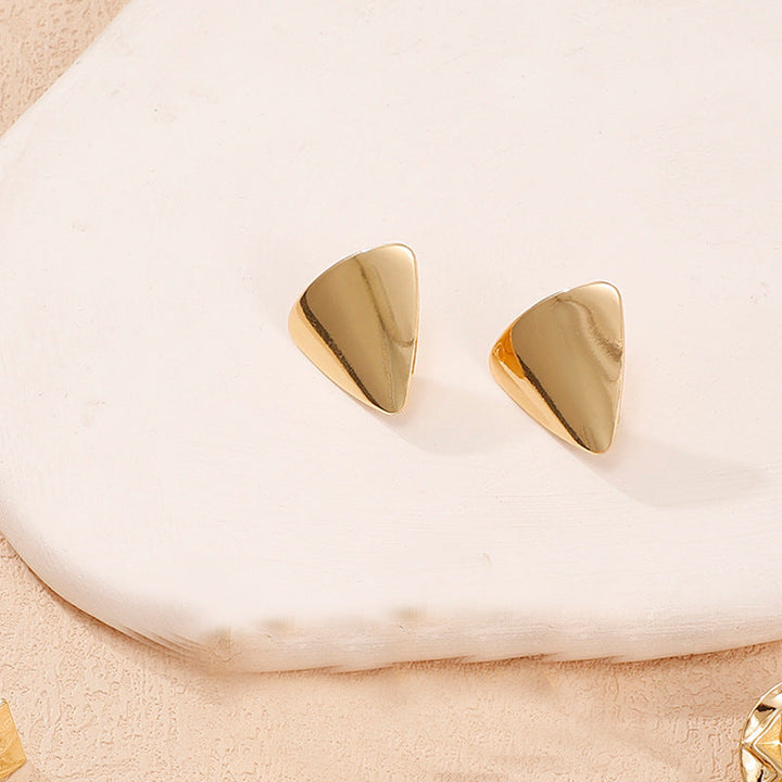 Women's earrings with modern, geometric triangle design Nin Boutique