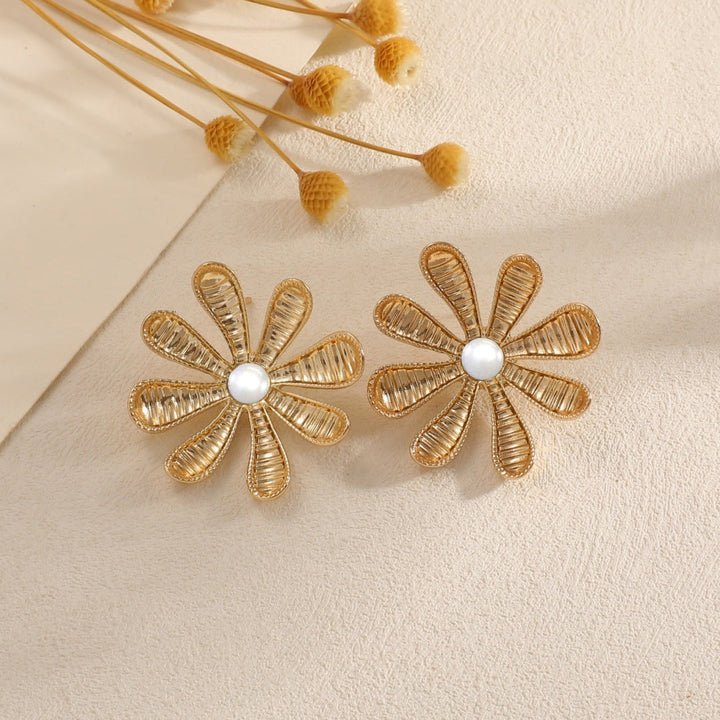 Ladies earrings with luxurious flower design Nin Boutique