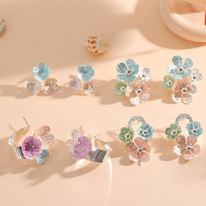 Women's earrings in modern plant-inspired design Nin Boutique