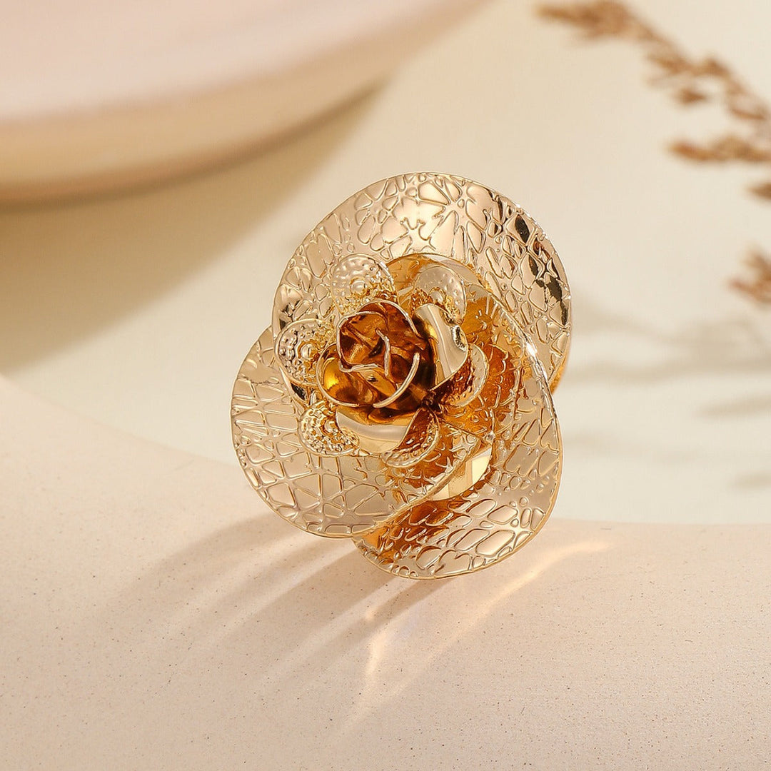 Ladies ring with elaborate rose design Nin Boutique