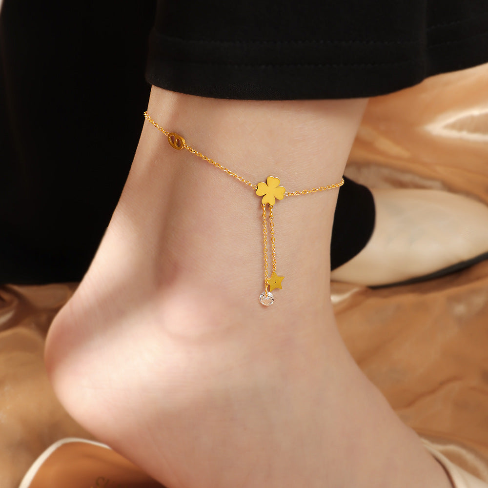 Women's ankle bracelet with delicate lucky flower design and sparkling pendant Nin Boutique