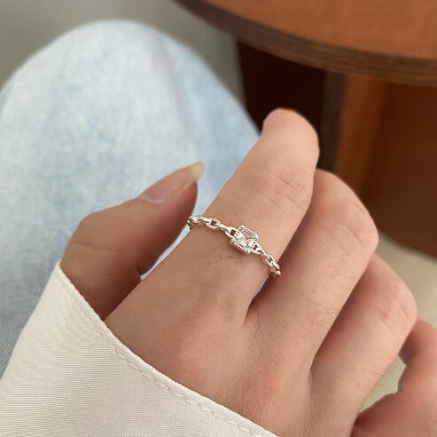 Ladies open ring with sparkling zircon and modern chain design Nin Boutique