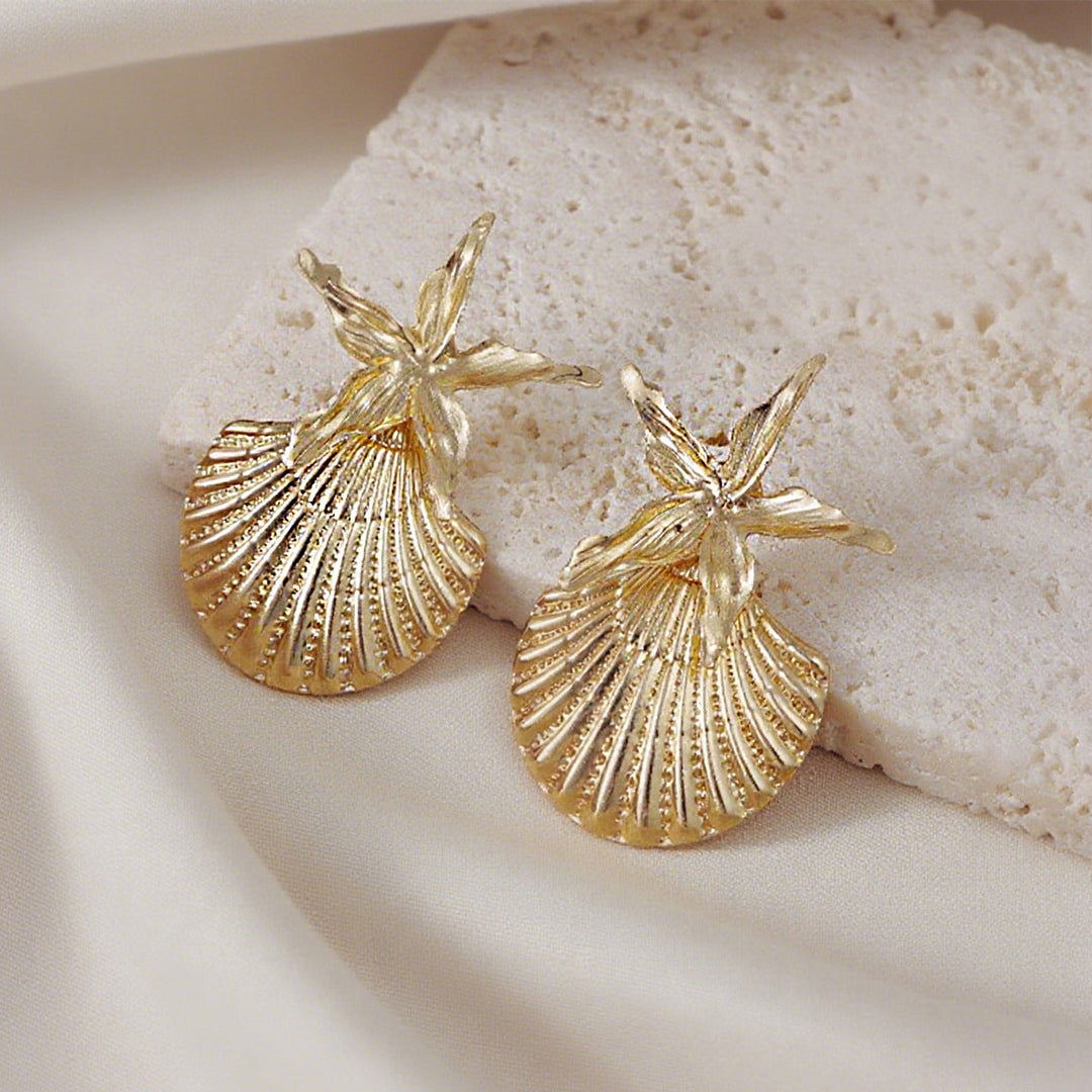 Women's earrings in luxurious shell design Nin Boutique