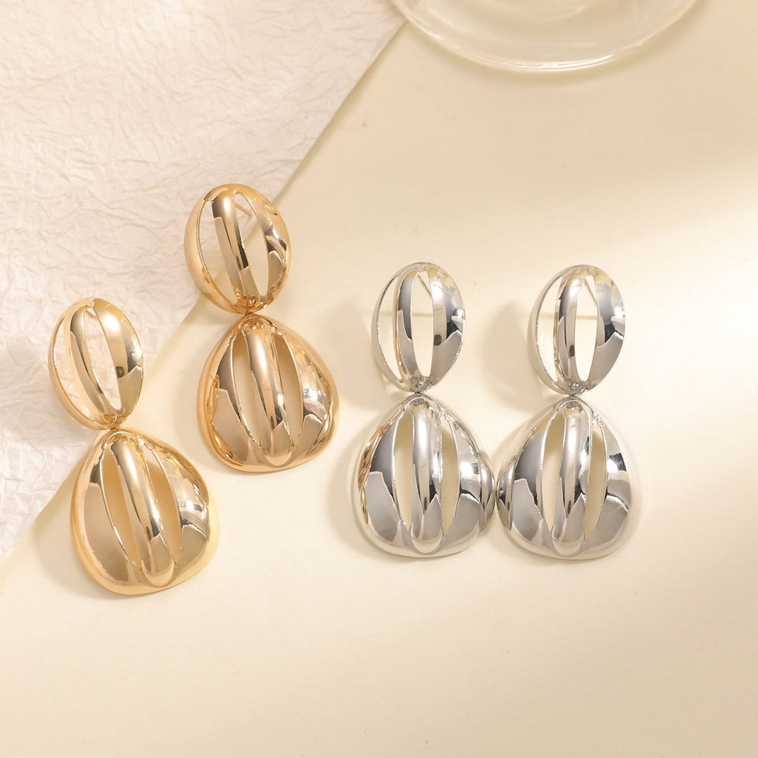 Ladies earrings with elegant, sculptural design Nin Boutique