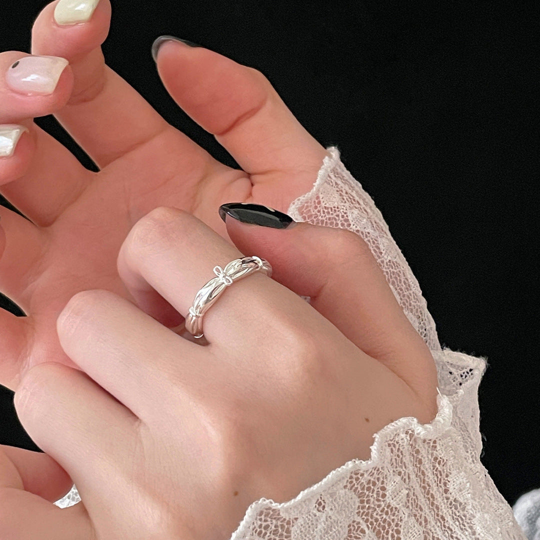 Women’s Ring with Floral Relief Design Nin Boutique