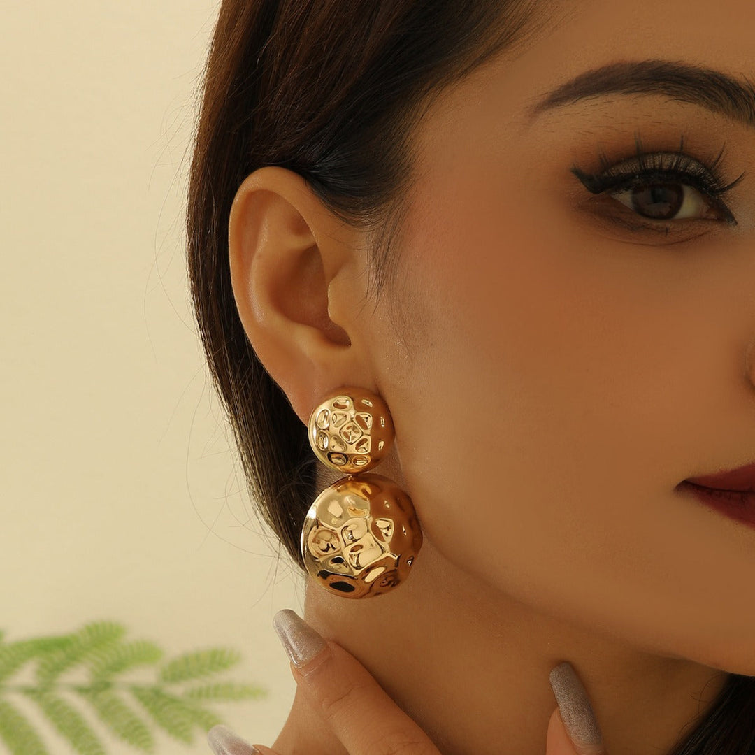 Women earrings in modern sculptural design Nin Boutique
