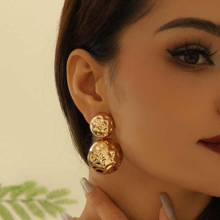 Women earrings in modern sculptural design Nin Boutique