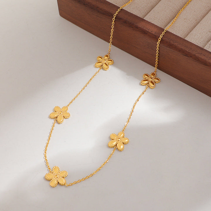 Ladies delicate anklet with filigree floral elements Nin Boutique