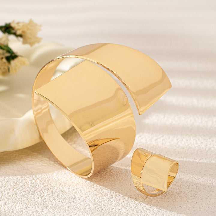 Women's cuff bracelet in modern, geometric design Nin Boutique
