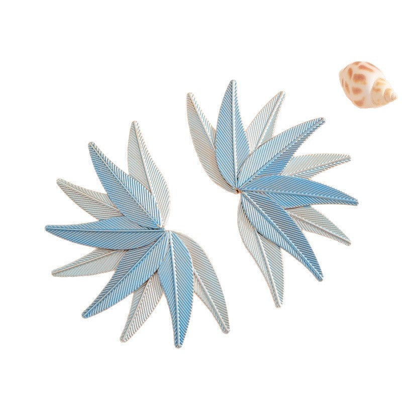 Women's earrings with intricate leaf design Nin Boutique