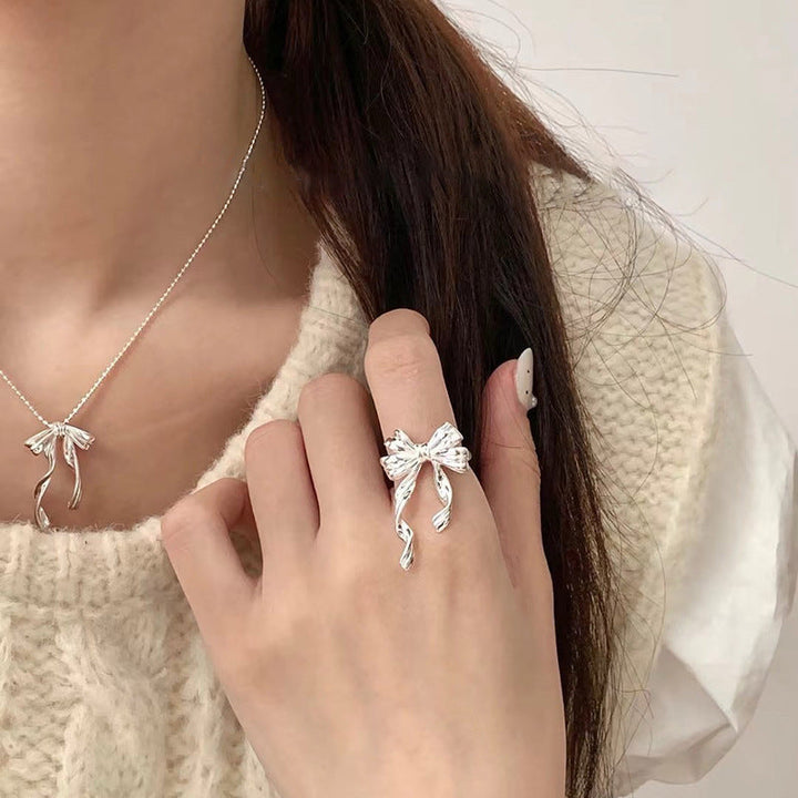Women’s ring with playful bow design and high-quality craftsmanship Nin Boutique