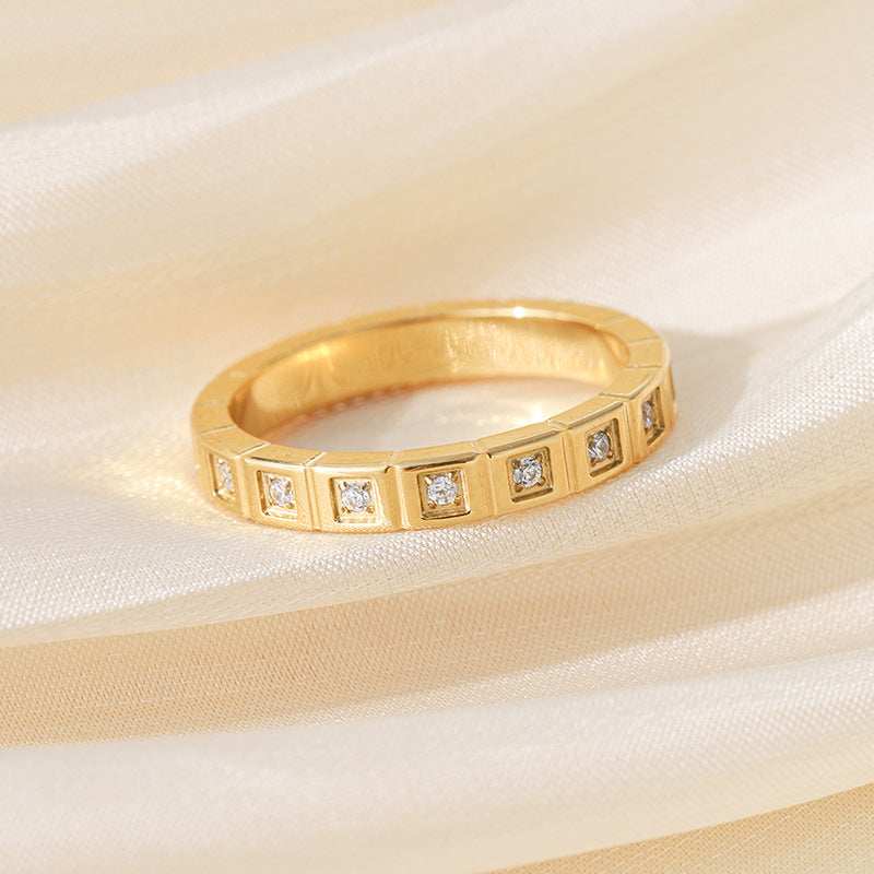 Ladies stylish ring with modern square design and sparkling zirconia stones Nin Boutique
