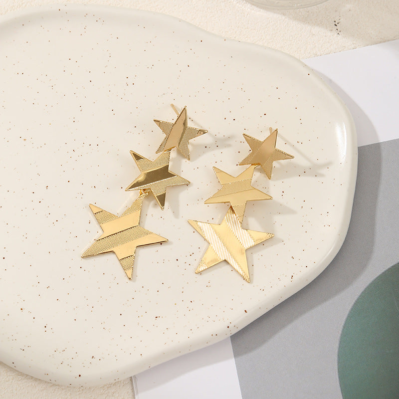 Ladies earrings in modern star design Nin Boutique