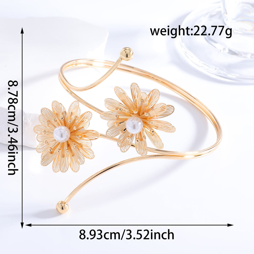 Ladies elegant arm jewelry with floral motifs Nin Boutique