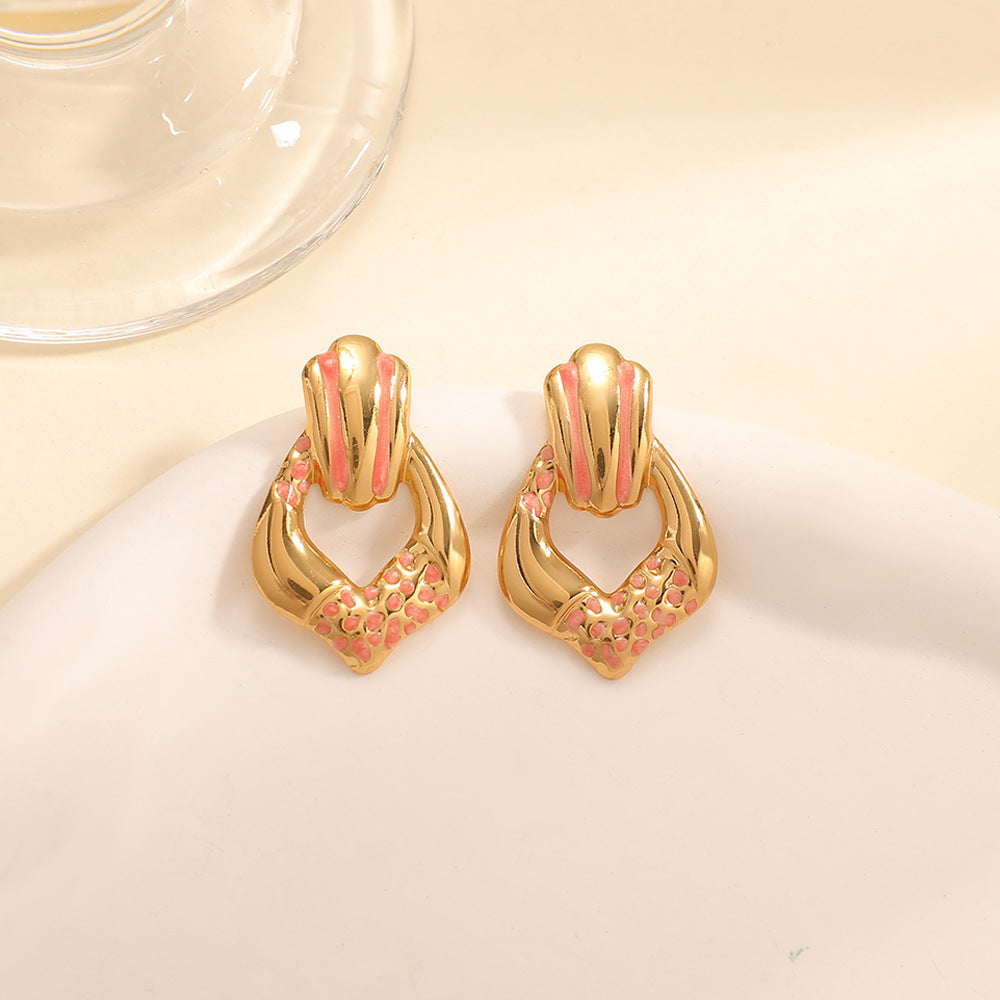 Ladies earrings in elegant shell design Nin Boutique