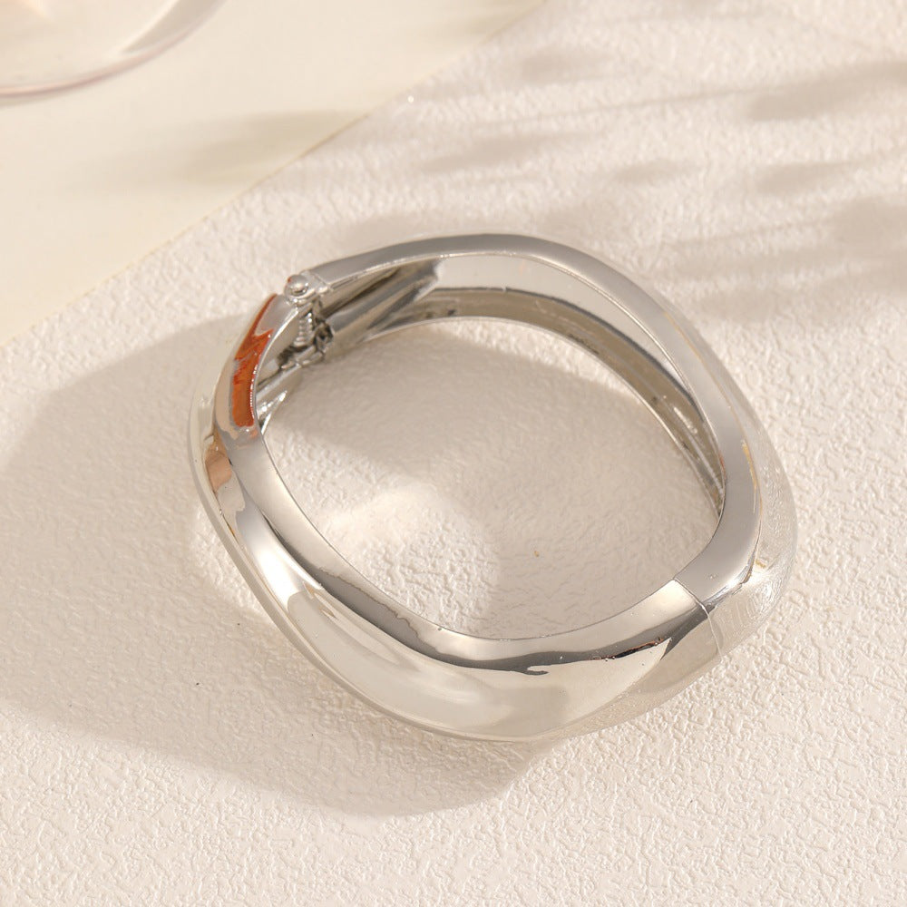 Women's cuff with modern, curved design Nin Boutique