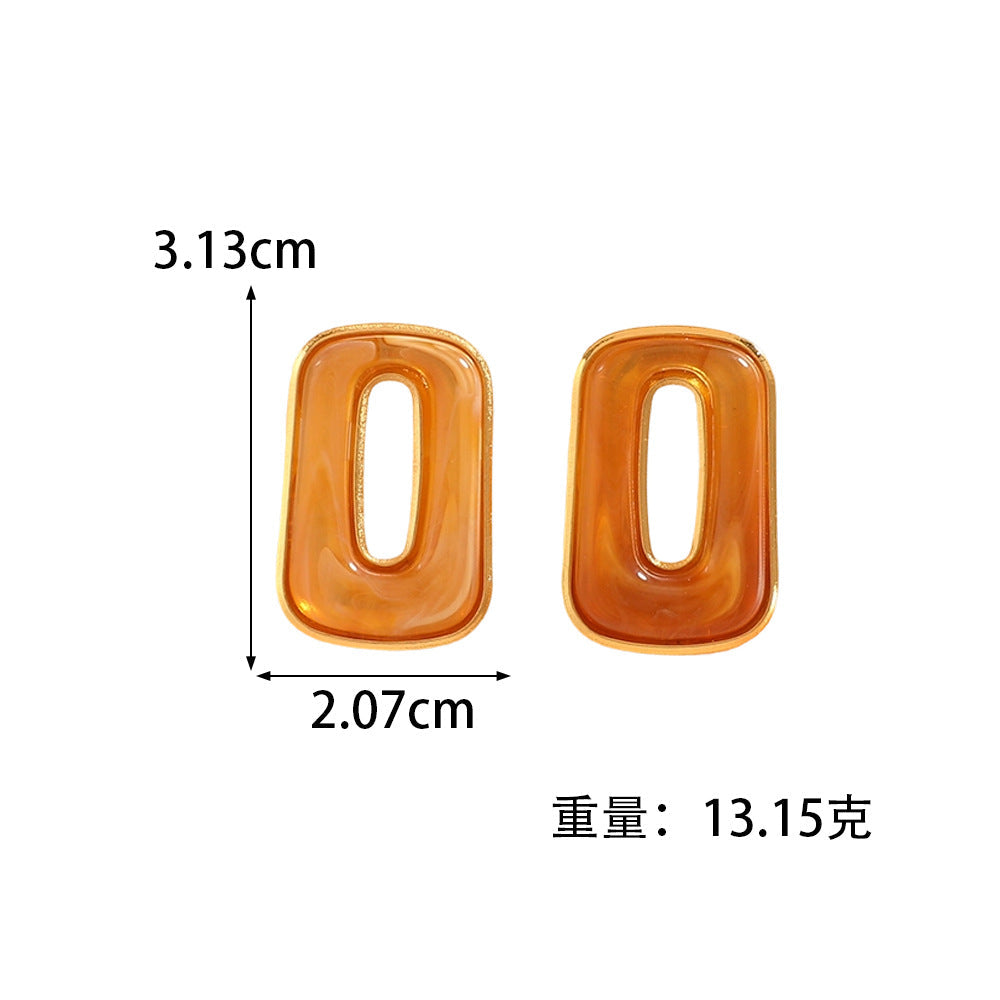 Ladies stud earrings in a modern rectangular design Nin Boutique