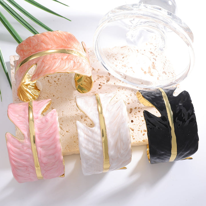 Women's Open Bangle with Textured Design Nin Boutique