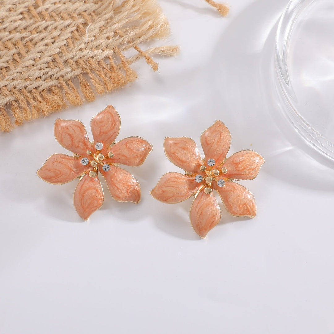 Women's earrings with intricate floral pattern and sparkling accents Nin Boutique
