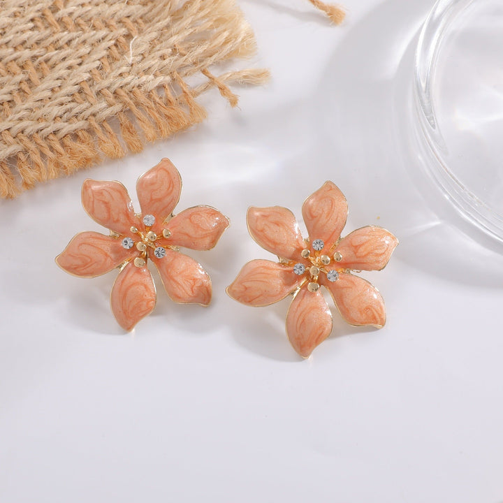 Women's earrings with intricate floral pattern and sparkling accents Nin Boutique