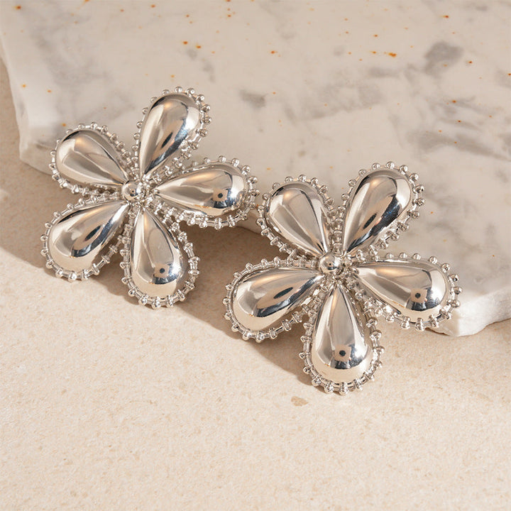 Women's earrings in stylish floral design Nin Boutique