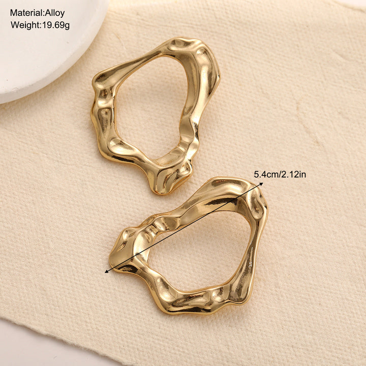 Ladies earrings in modern, flowing design Nin Boutique