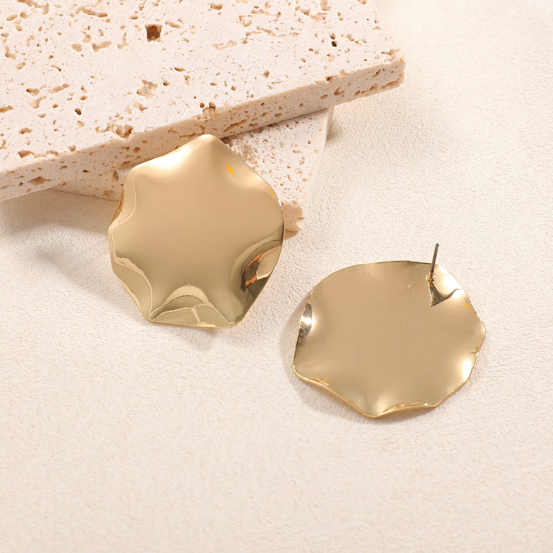 Ladies earrings with luxurious, curved design Nin Boutique