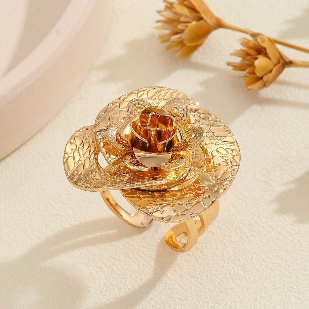 Ladies ring with elaborate rose design Nin Boutique