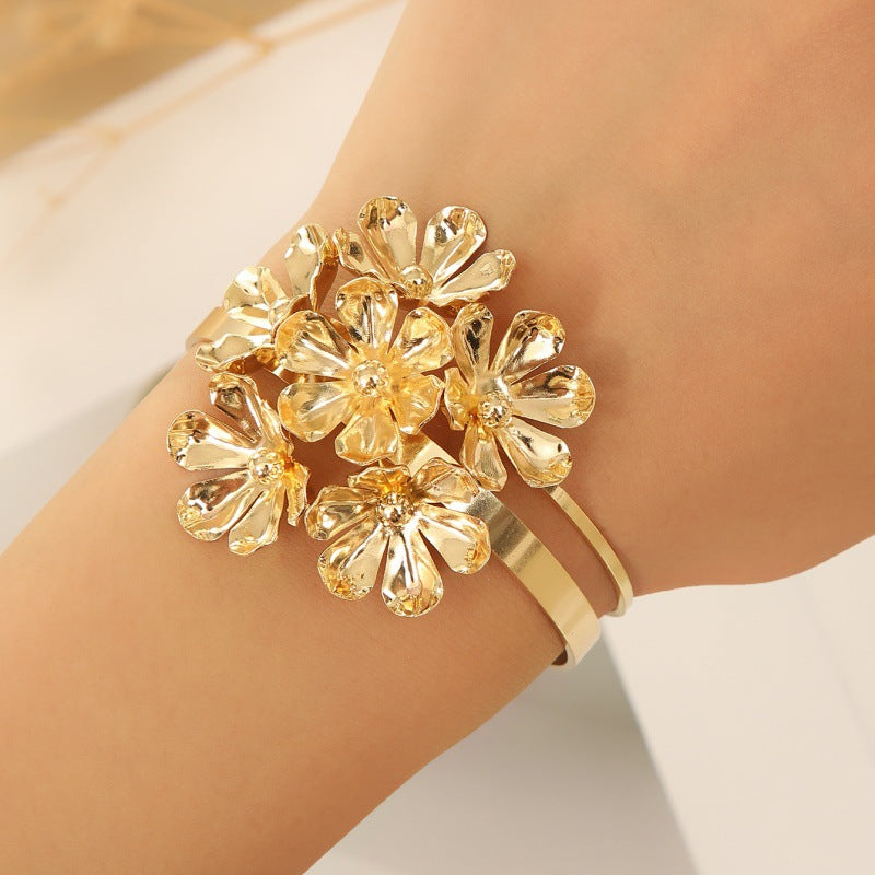 Women's Open Cuff Bracelet with Elegant Curved Design Nin Boutique