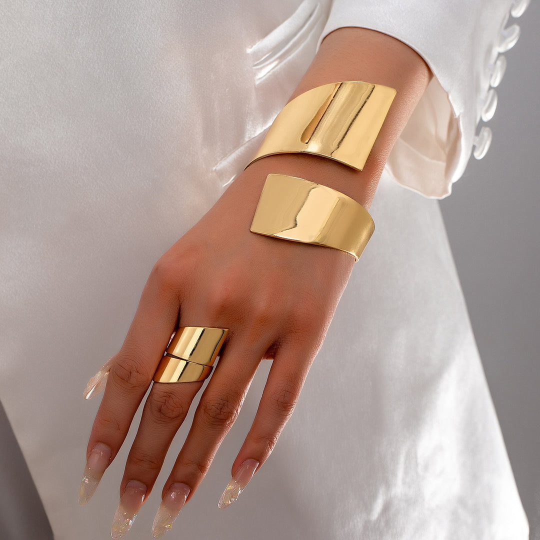 Women's cuff bracelet in modern, geometric design Nin Boutique