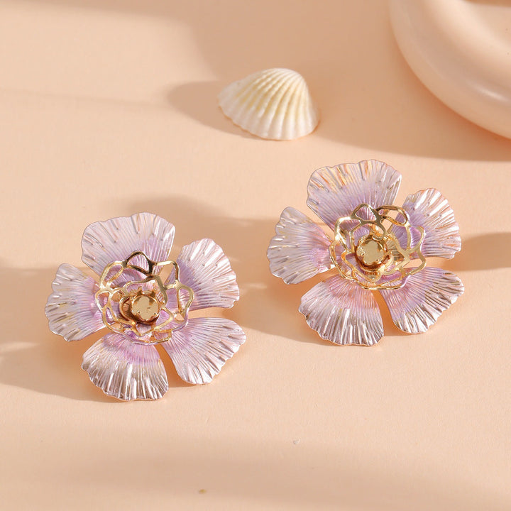 Ladies stud earrings in an artistic flower design Nin Boutique