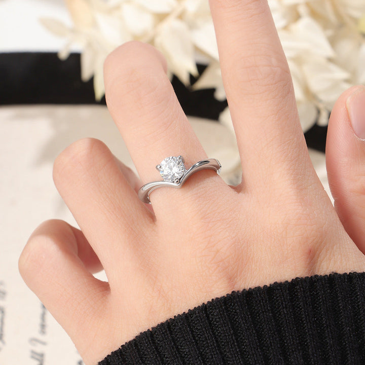 Ladies ring with elegant wave pattern and sparkling zirconia Nin Boutique