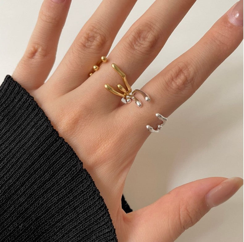 Women's ring in organic design with curved elements Nin Boutique