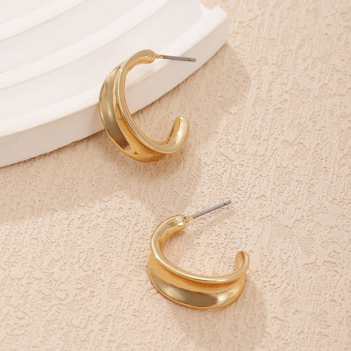 Ladies' earrings in curved, modern design Nin Boutique